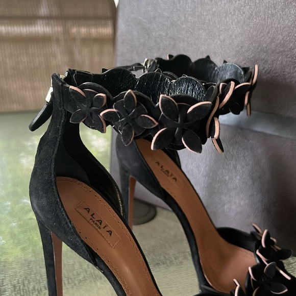 Alaia Suede Platform Heels - Picture 3 of 11